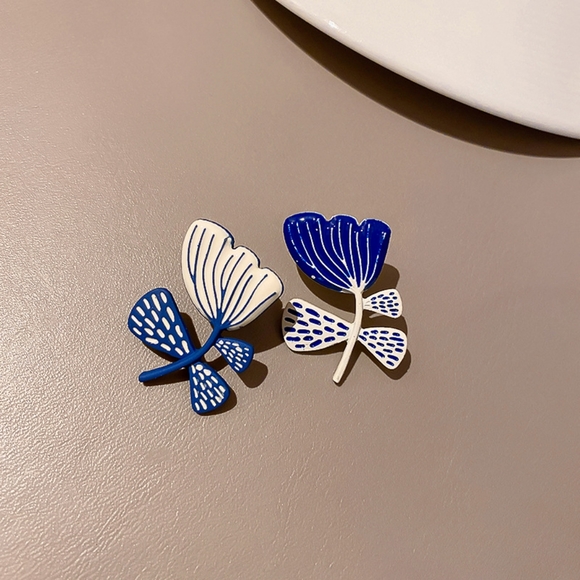 Blue and White Flower Earrings - Picture 5 of 5